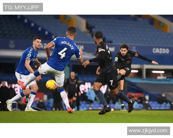 南锡与贝济耶激战正酣双方球员全力以赴争夺胜利 南锡与贝济耶激战正酣双方球员全力以赴争夺胜利